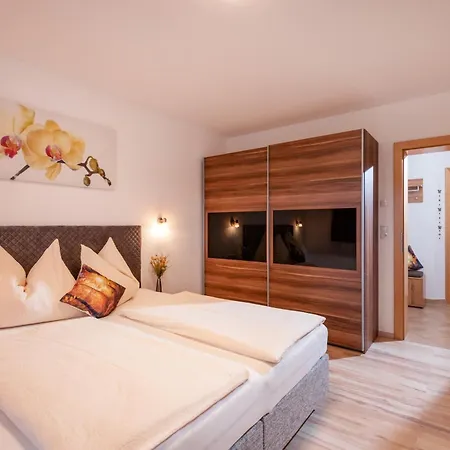 Angelika Tomann Apartment *